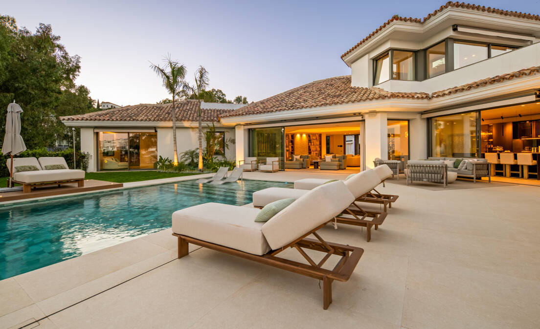 Casa Calma is an exquisite six-bedroom luxury villa in El Herrojo, Benahavís, that expertly balances soft Mediterranean architecture with sharply...