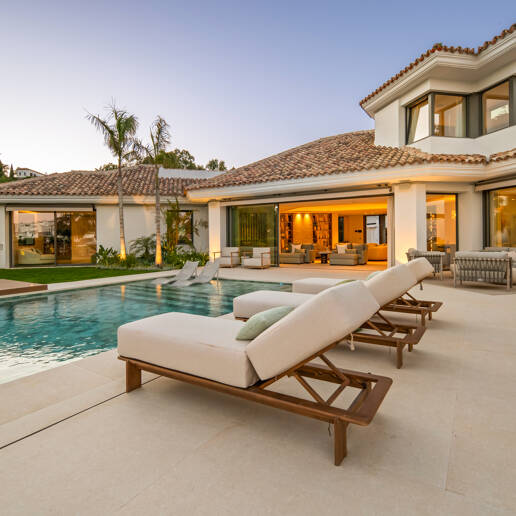 Exquisite Villa mit offenem Meerblick in El Herrojo, Benahavís
