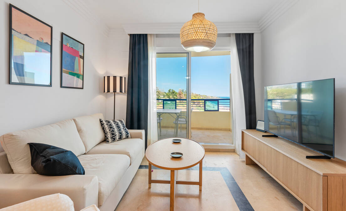 Gelegen in der bekannten Strandwohnanlage Banana Beach bietet diese helle Wohnung im vierten Stock eine wunderbare Gelegenheit, Marbella direkt am...