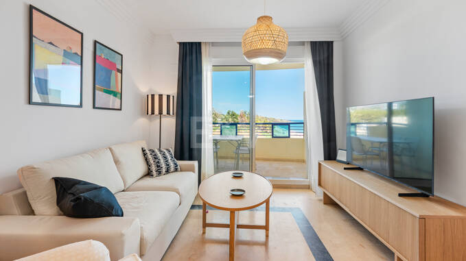 Beachfront Apartment with Sea Views in Banana Beach, Marbella