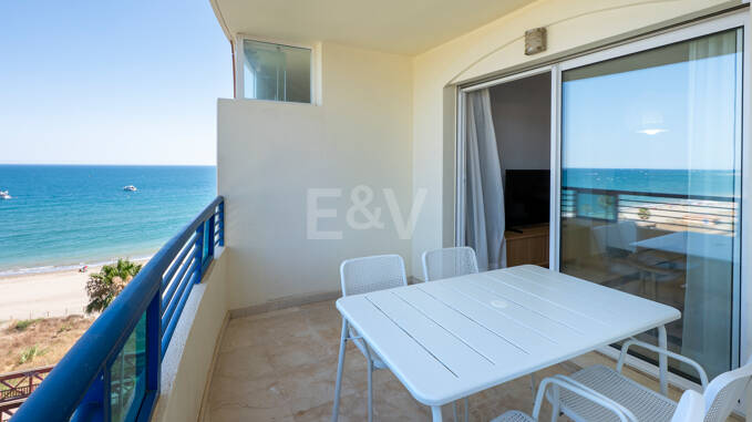 Apartamento frente a la playa con vistas al mar en Banana Beach, Marbella