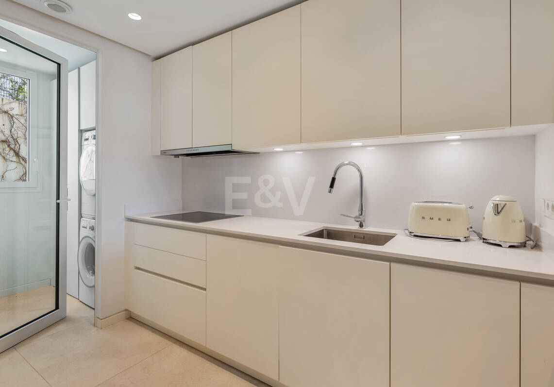 Exklusives Apartment in Marbella mit großzügigen Terrassen und privilegierter Naturumgebung in Palo Alto