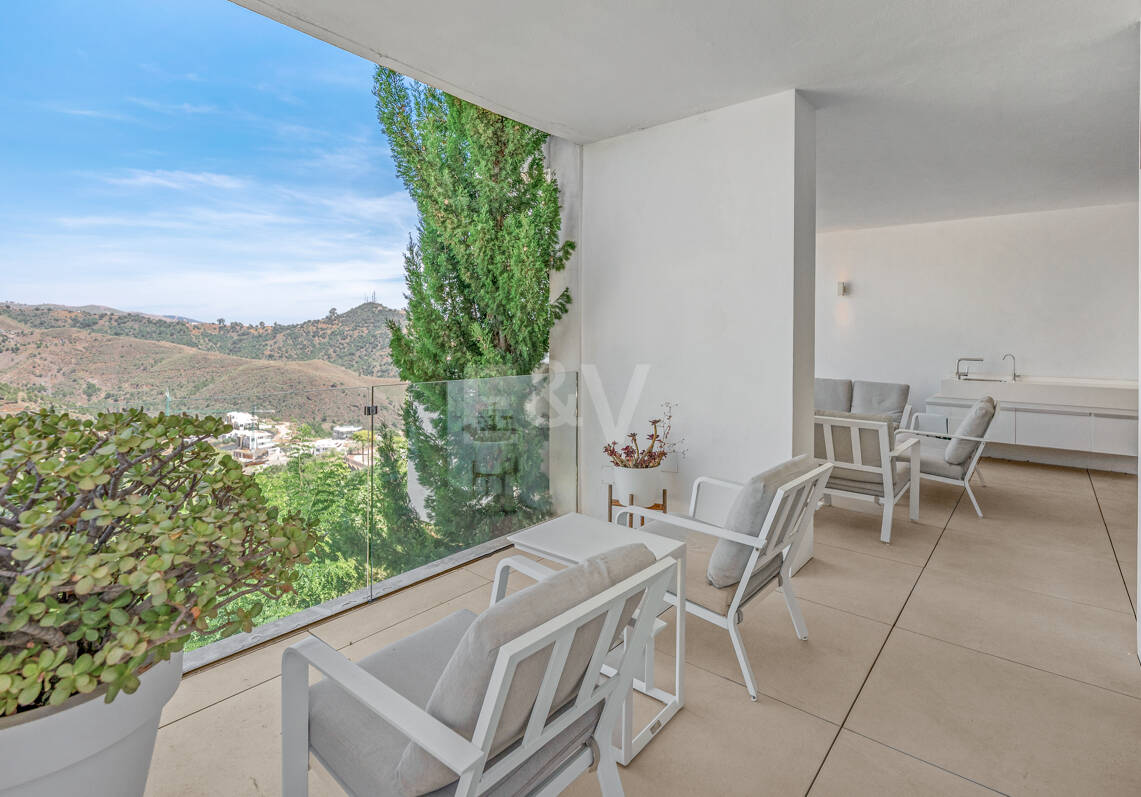 Exklusives Apartment in Marbella mit großzügigen Terrassen und privilegierter Naturumgebung in Palo Alto