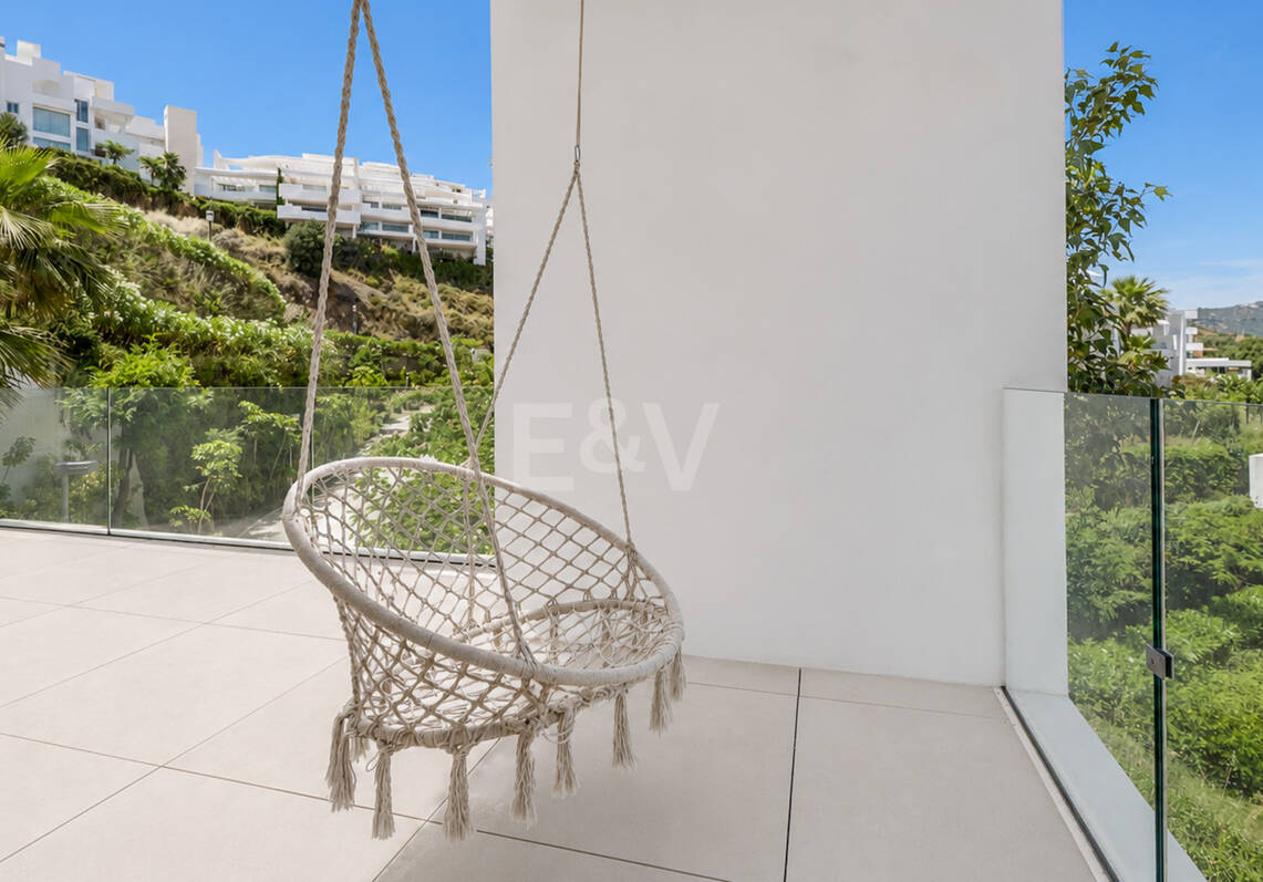 Exklusives Apartment in Marbella mit großzügigen Terrassen und privilegierter Naturumgebung in Palo Alto
