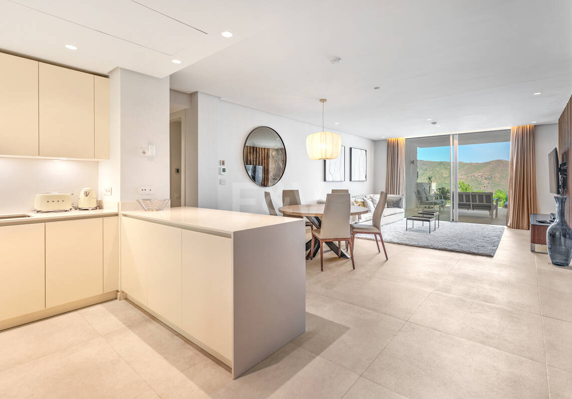 Exklusives Apartment in Marbella mit großzügigen Terrassen und privilegierter Naturumgebung in Palo Alto