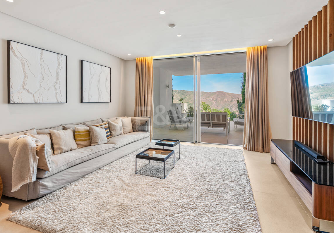 Exklusives Apartment in Marbella mit großzügigen Terrassen und privilegierter Naturumgebung in Palo Alto
