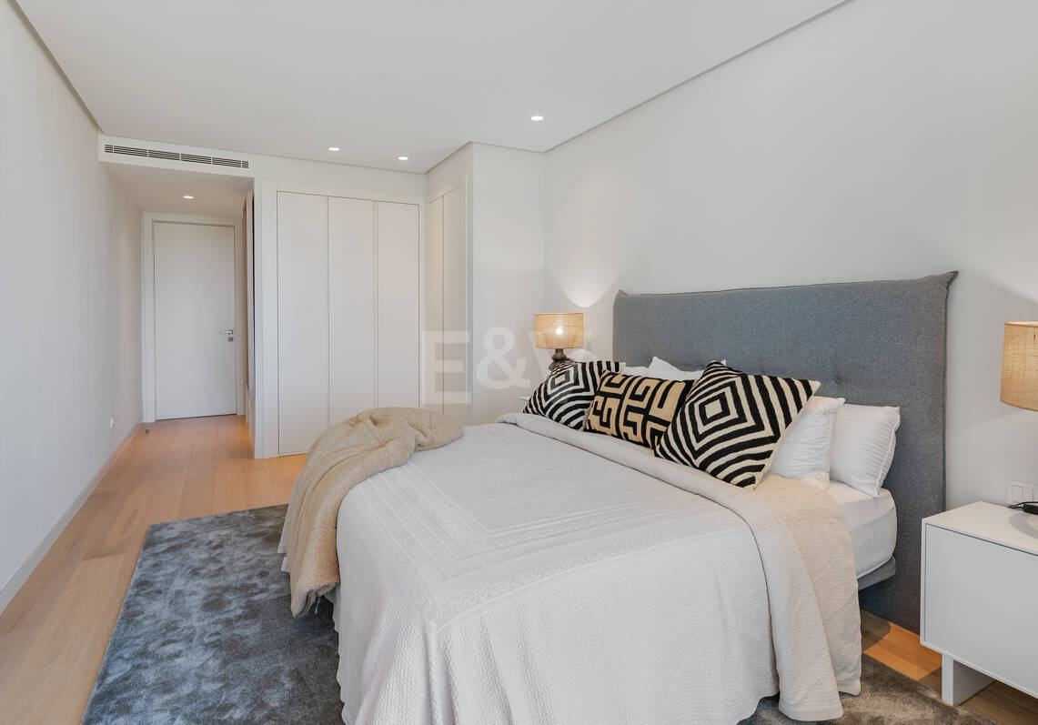 Exklusives Apartment in Marbella mit großzügigen Terrassen und privilegierter Naturumgebung in Palo Alto