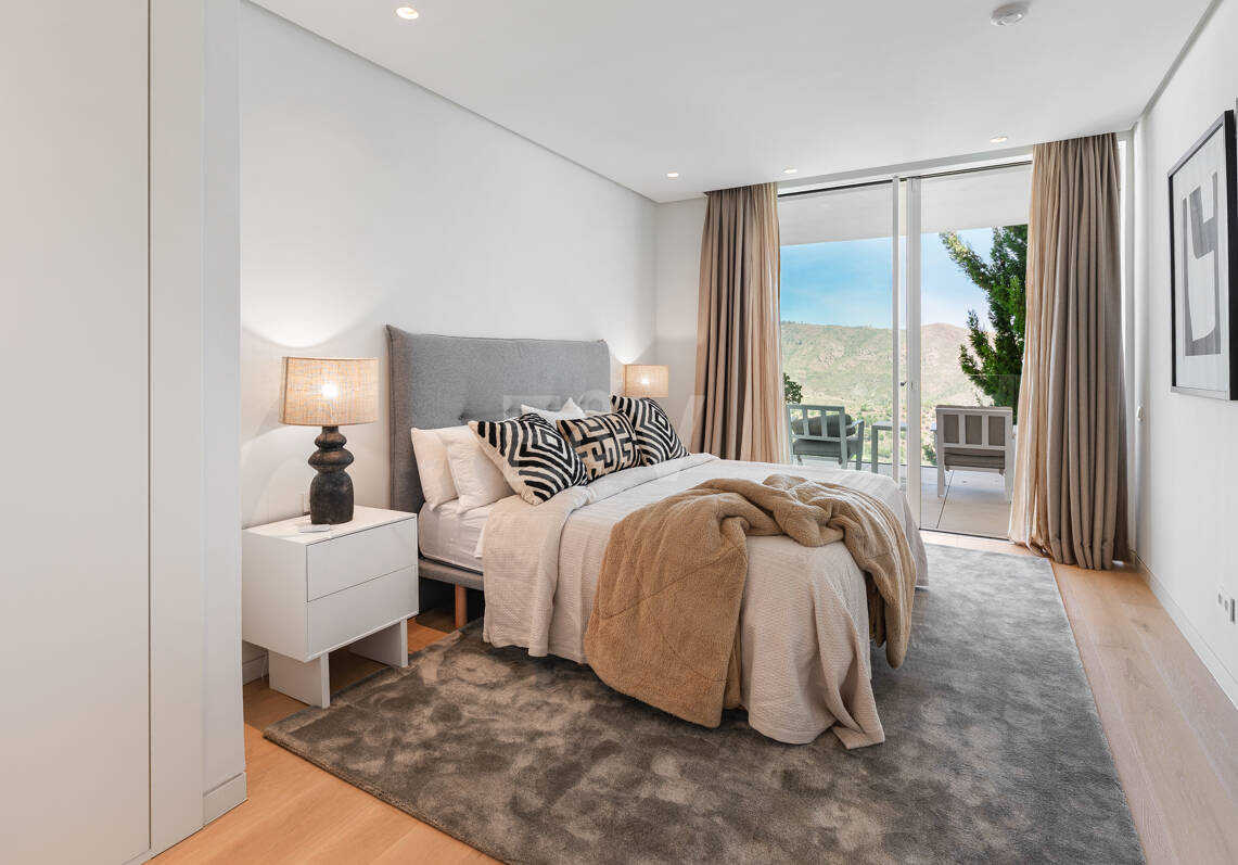Exklusives Apartment in Marbella mit großzügigen Terrassen und privilegierter Naturumgebung in Palo Alto