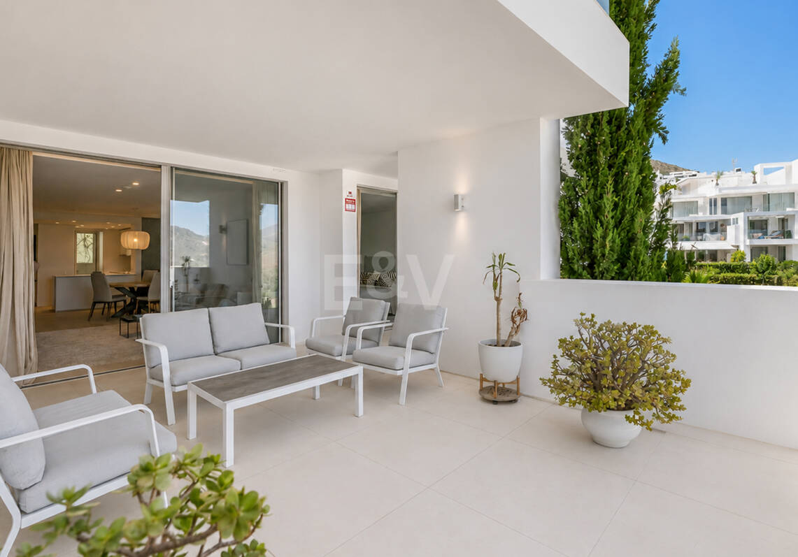 Exklusives Apartment in Marbella mit großzügigen Terrassen und privilegierter Naturumgebung in Palo Alto