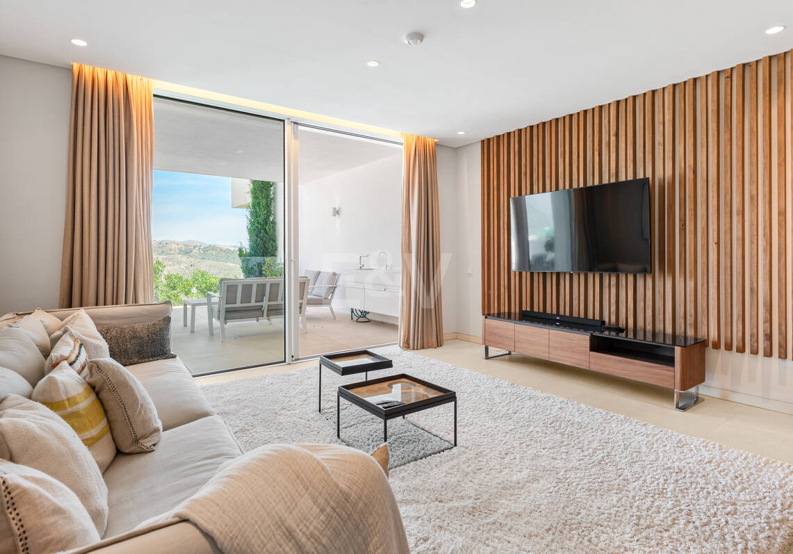 Exklusives Apartment in Marbella mit großzügigen Terrassen und privilegierter Naturumgebung in Palo Alto