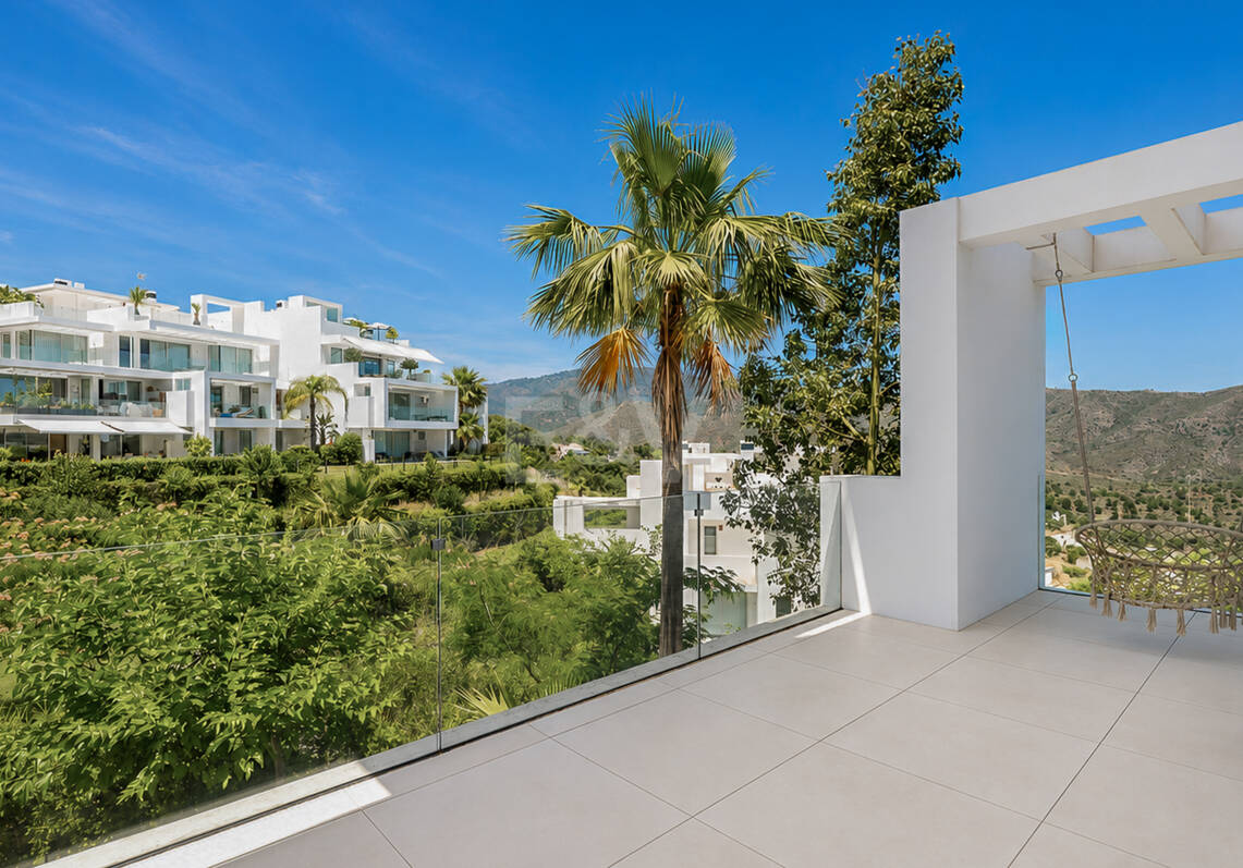 Exklusives Apartment in Marbella mit großzügigen Terrassen und privilegierter Naturumgebung in Palo Alto