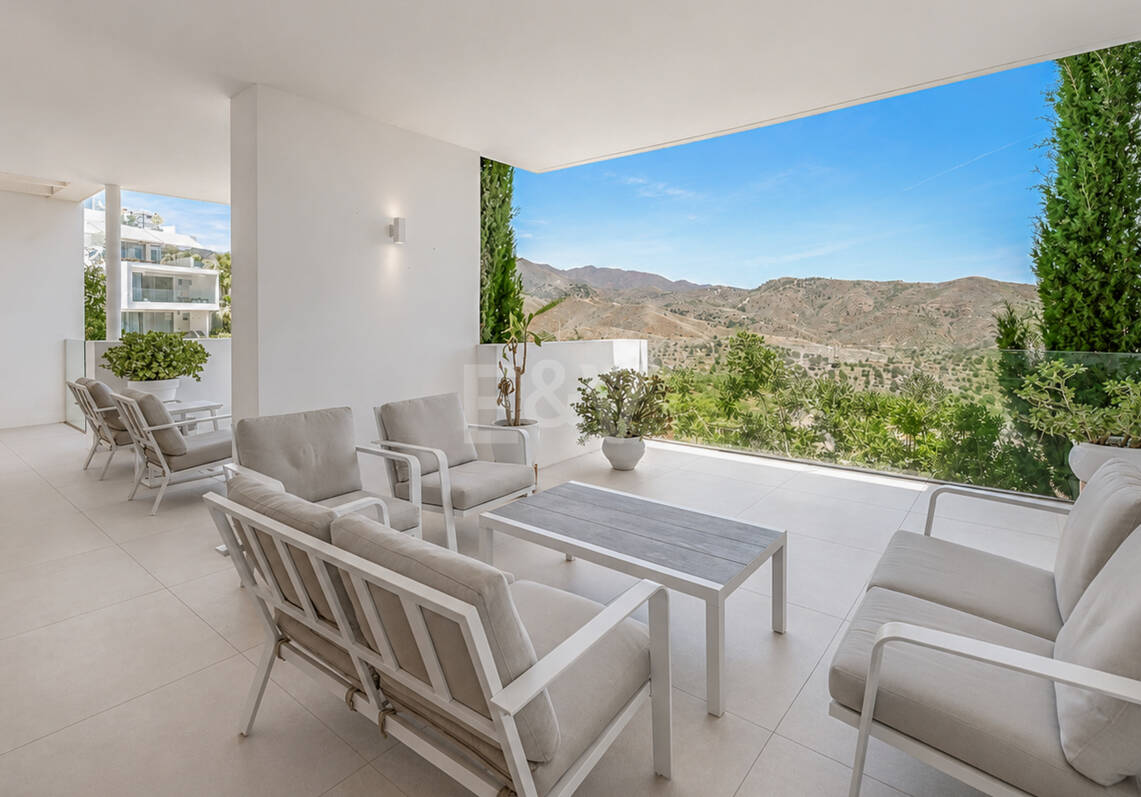 Exklusives Apartment in Marbella mit großzügigen Terrassen und privilegierter Naturumgebung in Palo Alto