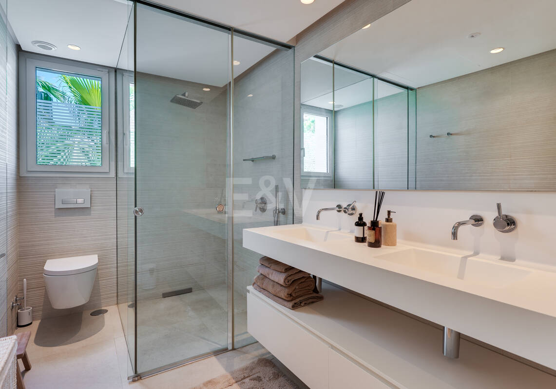 Exklusives Apartment in Marbella mit großzügigen Terrassen und privilegierter Naturumgebung in Palo Alto
