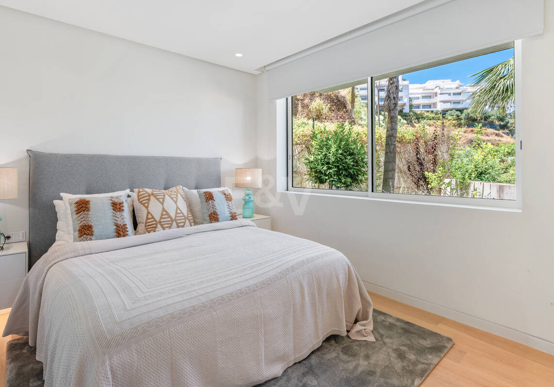Exklusives Apartment in Marbella mit großzügigen Terrassen und privilegierter Naturumgebung in Palo Alto