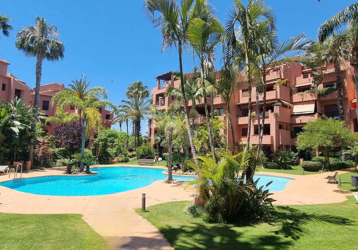 Alicate Playa Frontline Beach groundfloor apartment in el Rosario available for Long Term Rental