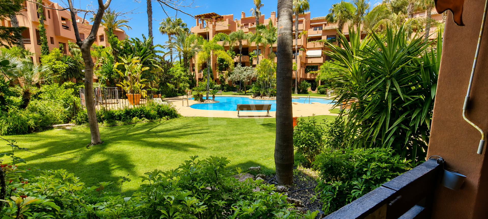 Alicate Playa Frontline Beach groundfloor apartment in el Rosario available for Long Term Rental