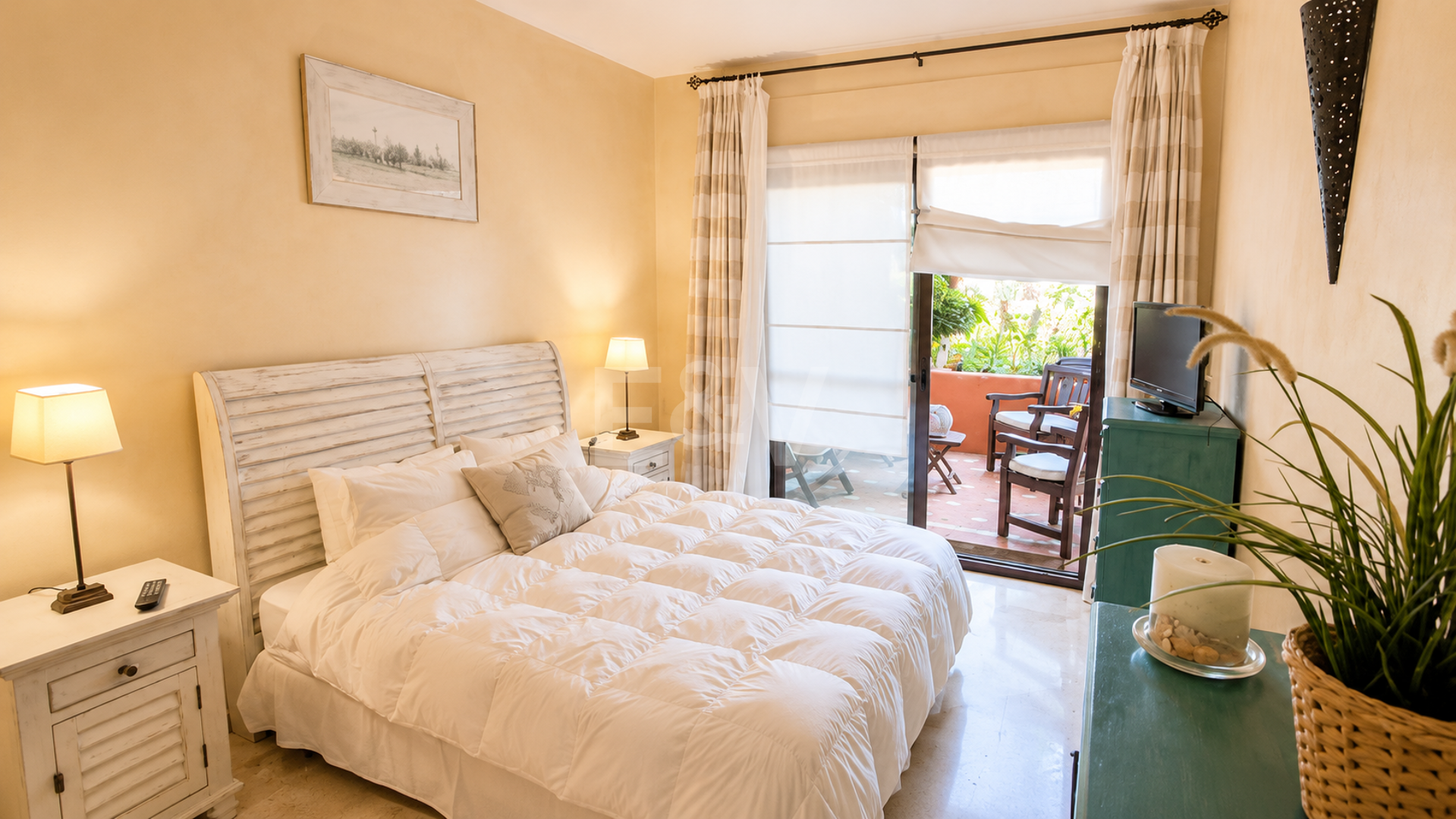 Alicate Playa Frontline Beach groundfloor apartment in el Rosario available for Long Term Rental