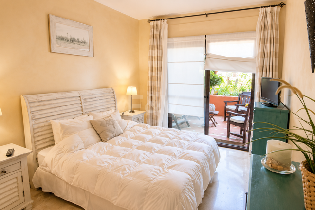 Alicate Playa Frontline Beach groundfloor apartment in el Rosario available for Long Term Rental