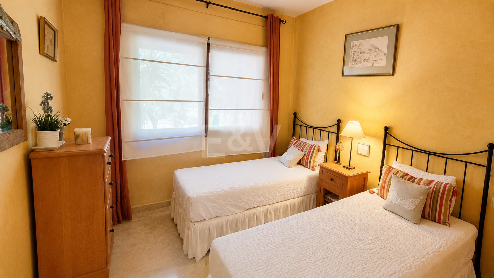 Alicate Playa Frontline Beach groundfloor apartment in el Rosario available for Long Term Rental
