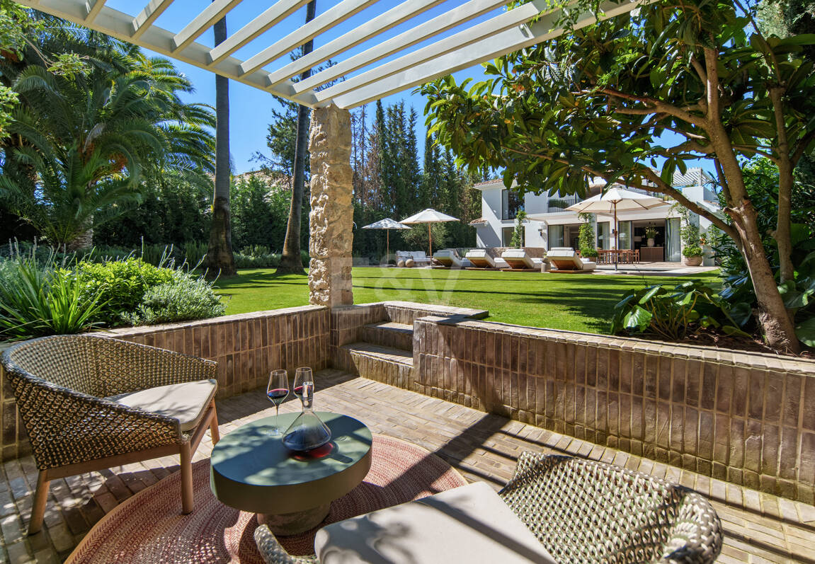 Nglish Stylowe Contemporary Frontline Golf Villa w Las Brisas