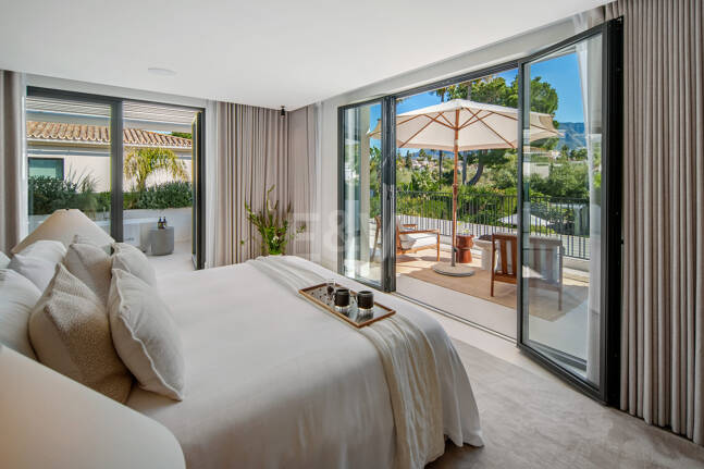 Nglish Stylowe Contemporary Frontline Golf Villa w Las Brisas