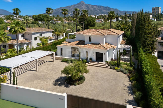 Nglish Stylowe Contemporary Frontline Golf Villa w Las Brisas