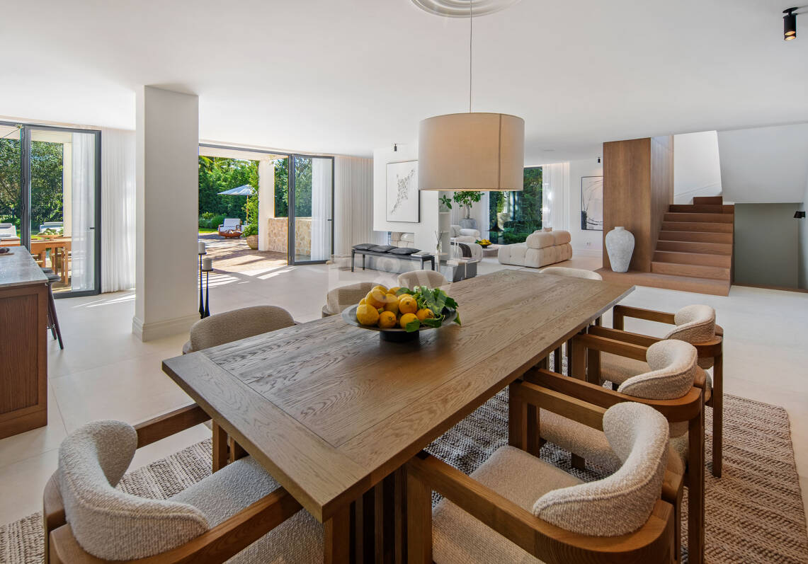 Stilvolle zeitgenössische Villa in erster Golflinie in Las Brisas