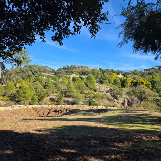 Front line Golf Plot with a project in La Zagaleta