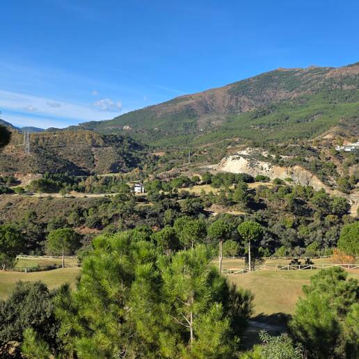 Front line Golf Plot with a project in La Zagaleta