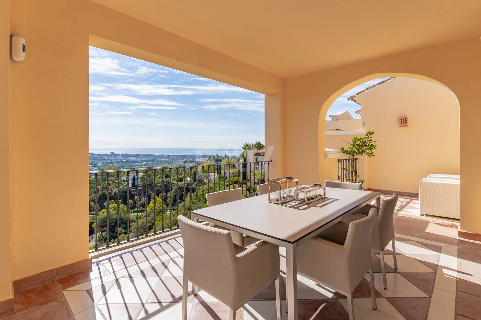 Elegante residencia de 3 dormitorios con vistas abiertas al mar