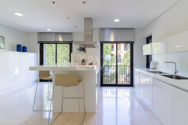 Elegante residencia de 3 dormitorios con vistas abiertas al mar