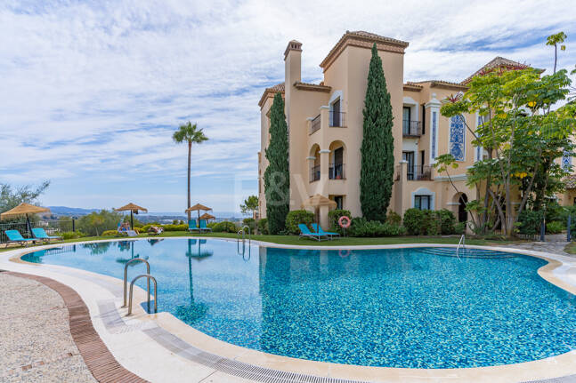 Elegante residencia de 3 dormitorios con vistas abiertas al mar
