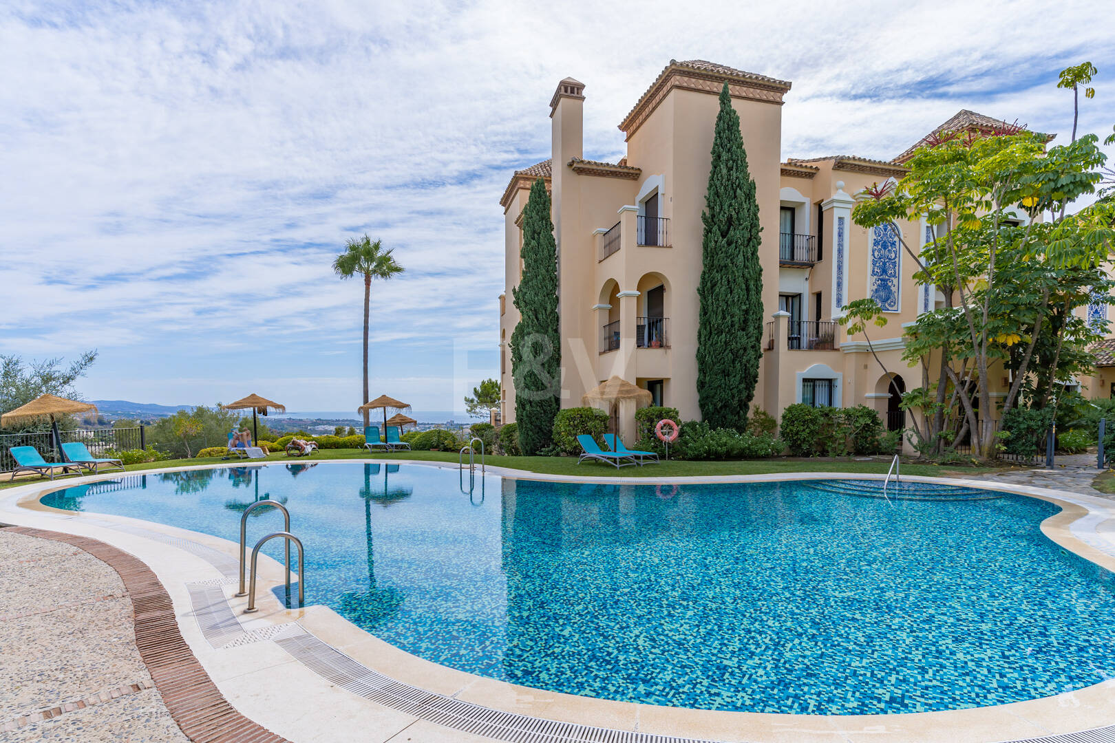 Elegante residencia de 3 dormitorios con vistas abiertas al mar