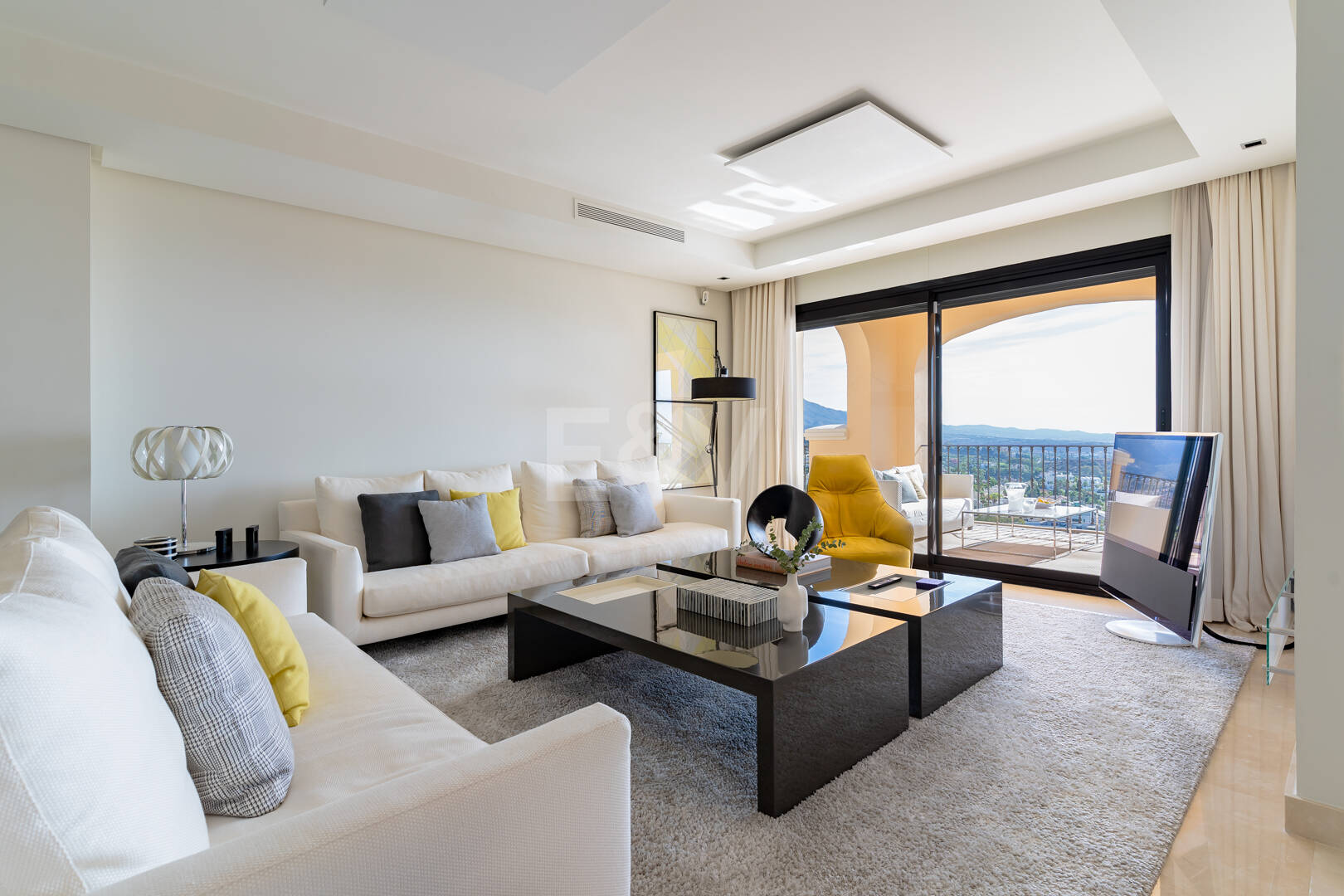 Elegante residencia de 3 dormitorios con vistas abiertas al mar