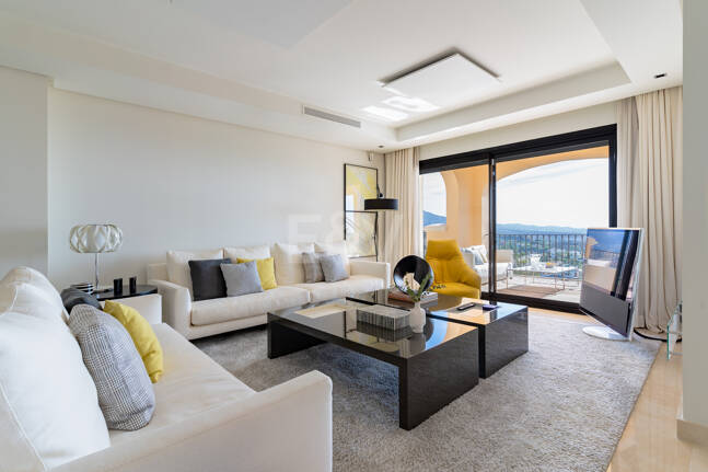 Elegante residencia de 3 dormitorios con vistas abiertas al mar