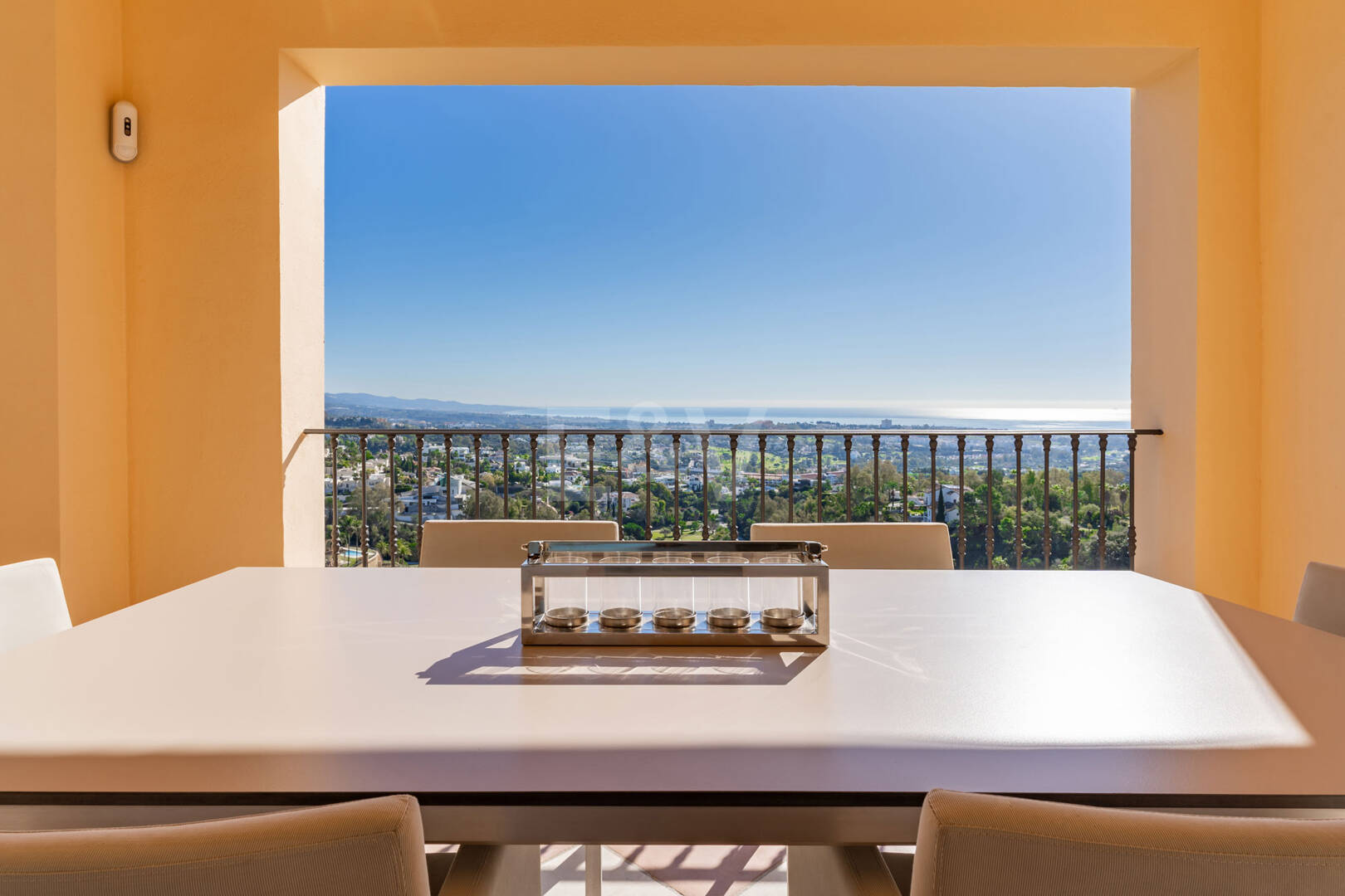 Elegante residencia de 3 dormitorios con vistas abiertas al mar