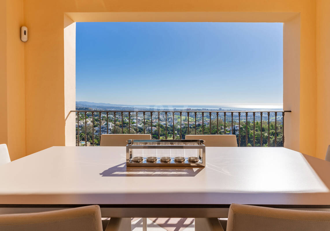 Lägenhet med utsikt över havet i La Quinta, Benahavis