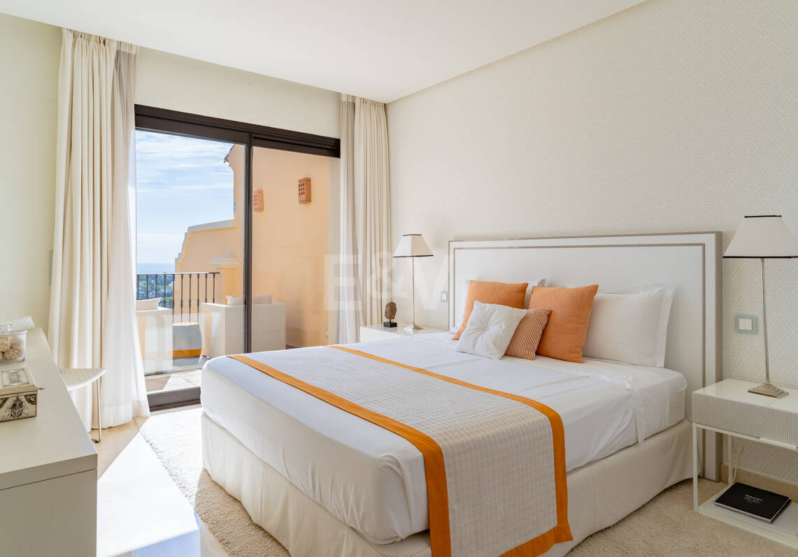 Lägenhet med utsikt över havet i La Quinta, Benahavis