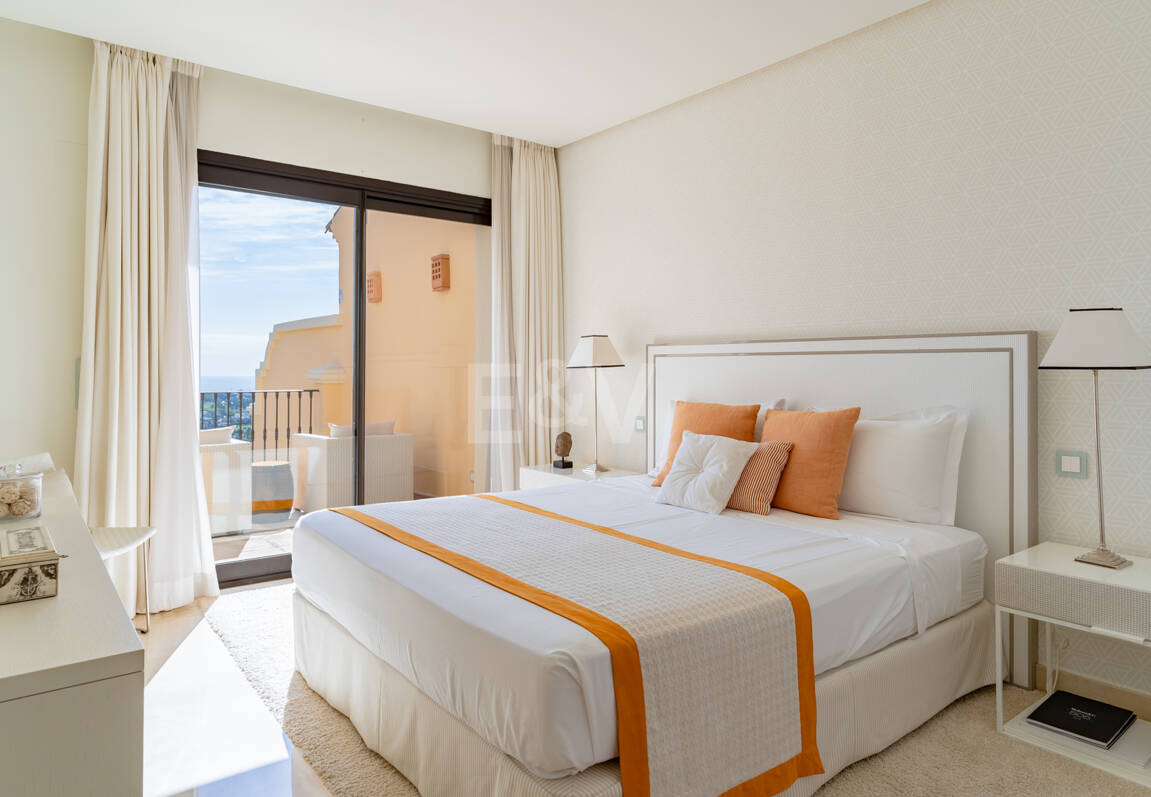 Elegante residencia de 3 dormitorios con vistas abiertas al mar