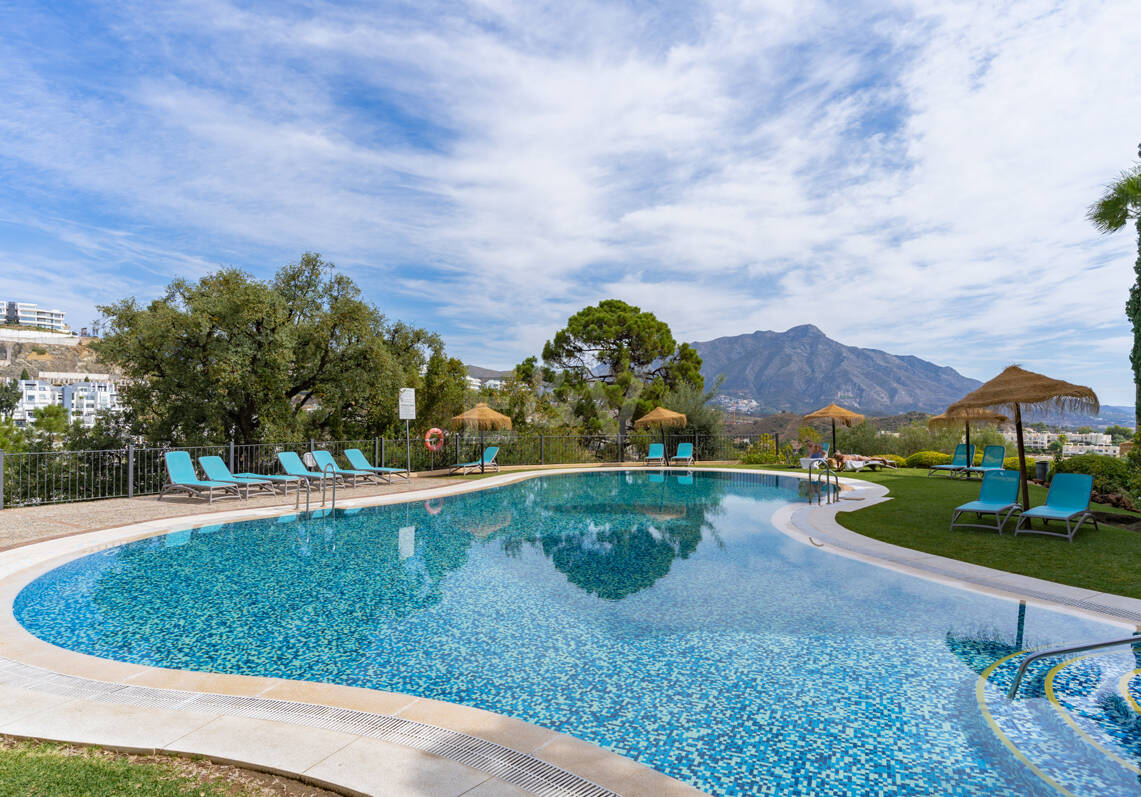 Lägenhet med utsikt över havet i La Quinta, Benahavis
