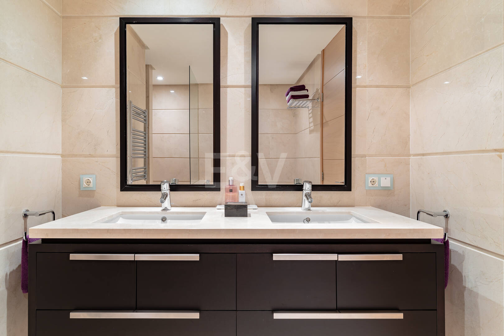 Elegante residencia de 3 dormitorios con vistas abiertas al mar