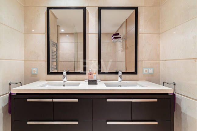 Elegante residencia de 3 dormitorios con vistas abiertas al mar