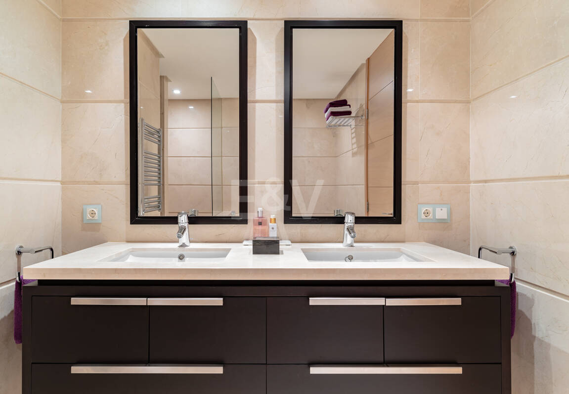 Elegante residencia de 3 dormitorios con vistas abiertas al mar