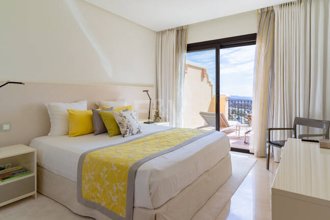 Elegante residencia de 3 dormitorios con vistas abiertas al mar