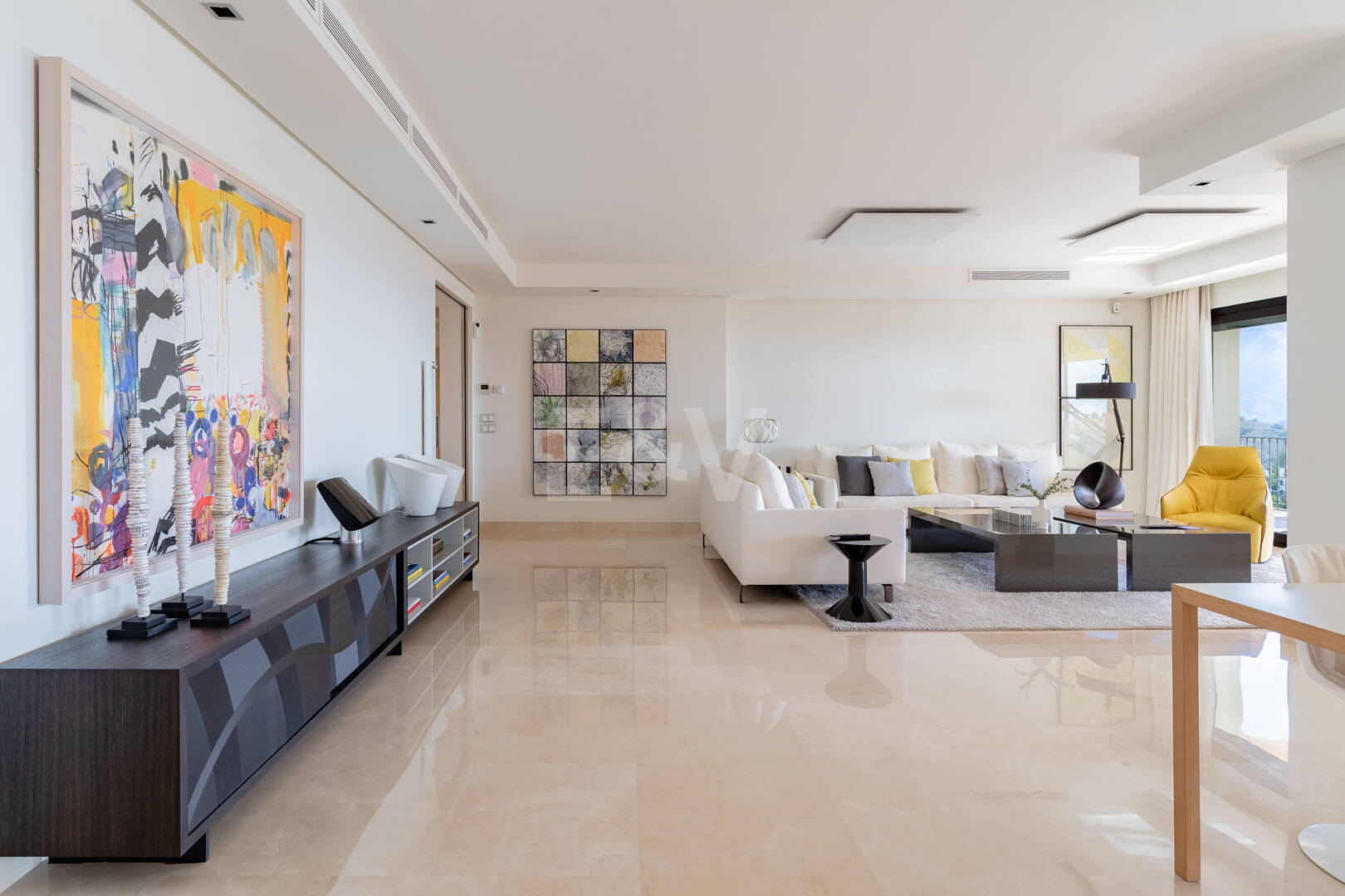 Elegante residencia de 3 dormitorios con vistas abiertas al mar