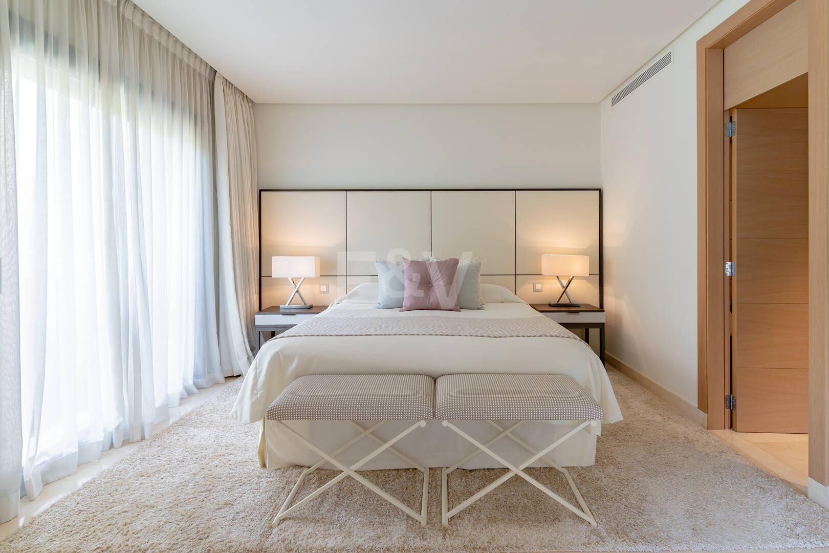 Elegante residencia de 3 dormitorios con vistas abiertas al mar