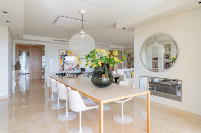 Elegante residencia de 3 dormitorios con vistas abiertas al mar