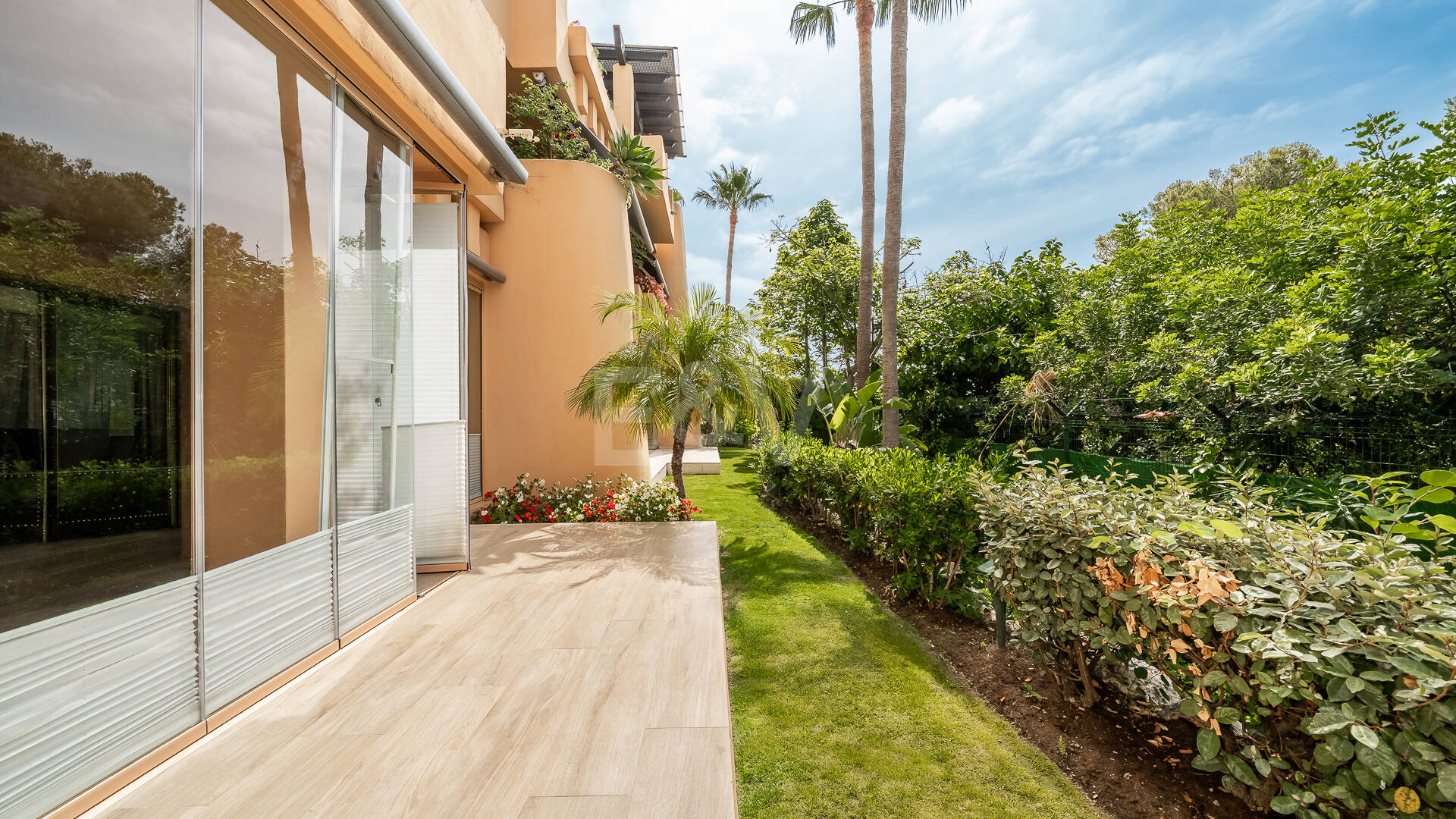 Elegantes Gartenapartment im Mansion Club an Marbellas Goldener Meile