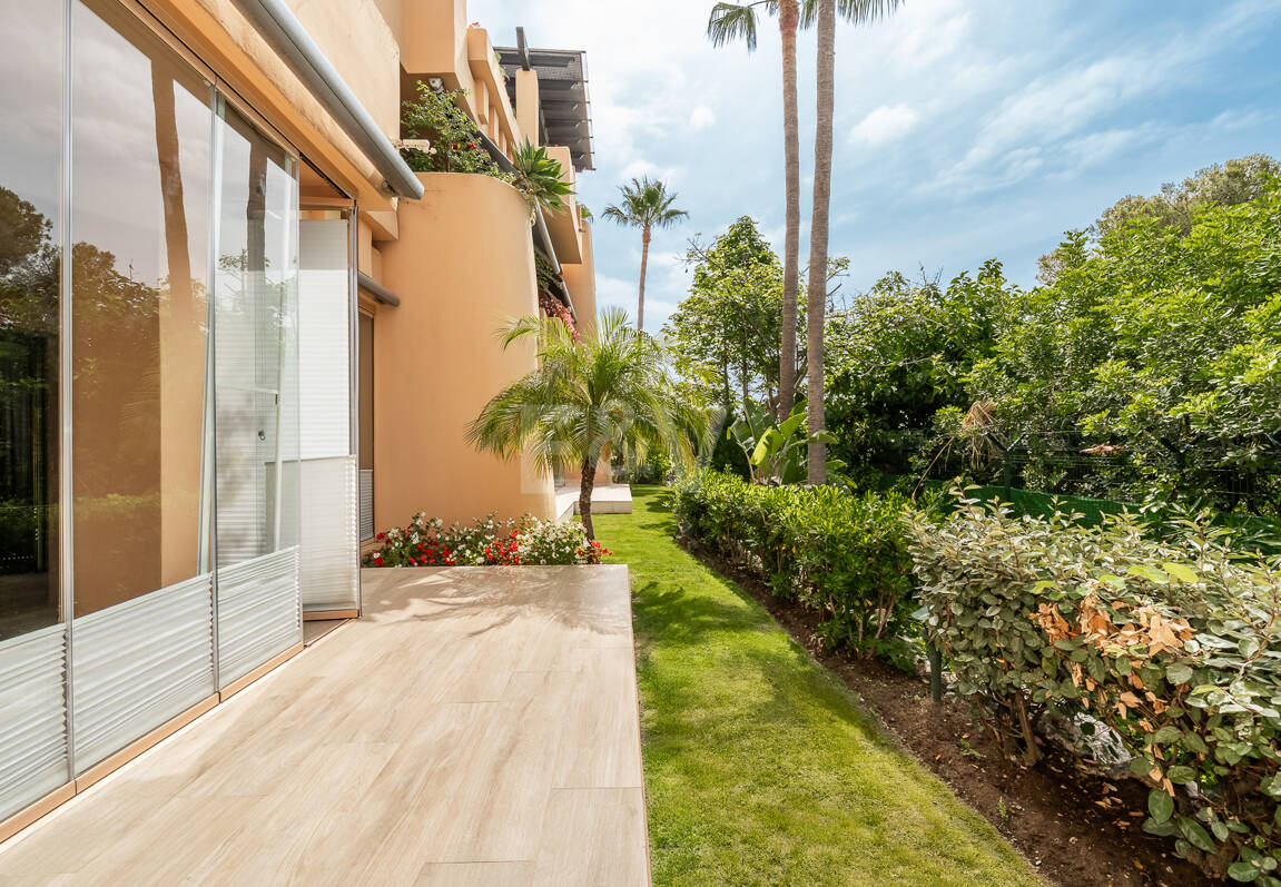 Elegantes Gartenapartment im Mansion Club an Marbellas Goldener Meile