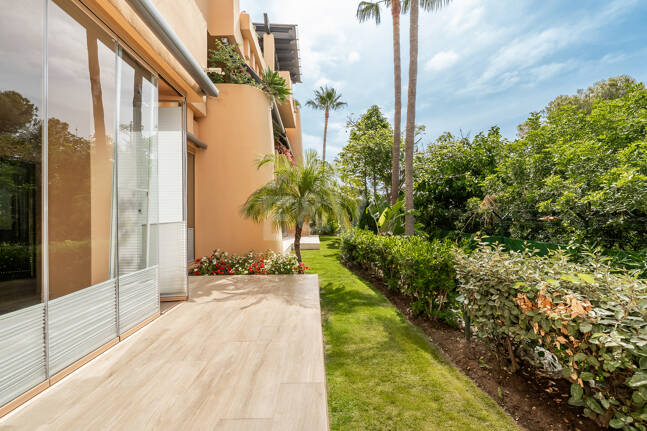 Elegantes Gartenapartment im Mansion Club an Marbellas Goldener Meile